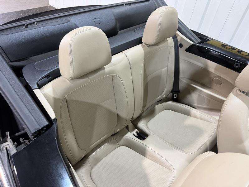 Volkswagen Beetle 1.8T PZEV Convertible 2015