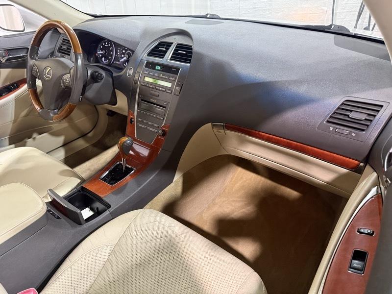 Lexus ES 350 Sedan 2010