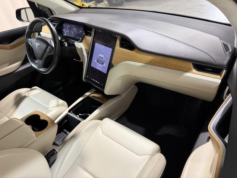 Tesla Model X 75D 2018