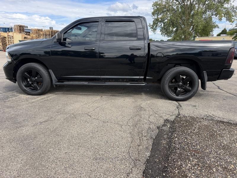 RAM 1500 Express 4x4 Crew Cab 5'7" Box 2014