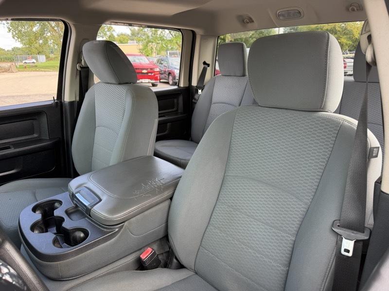 RAM 1500 Express 4x4 Crew Cab 5'7" Box 2014