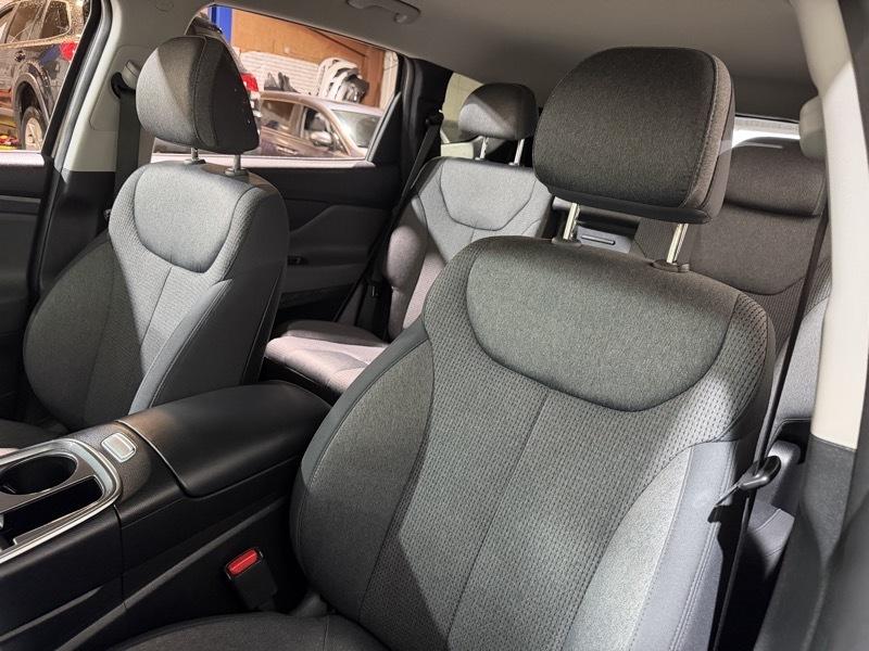 Hyundai Santa Fe SE 2023