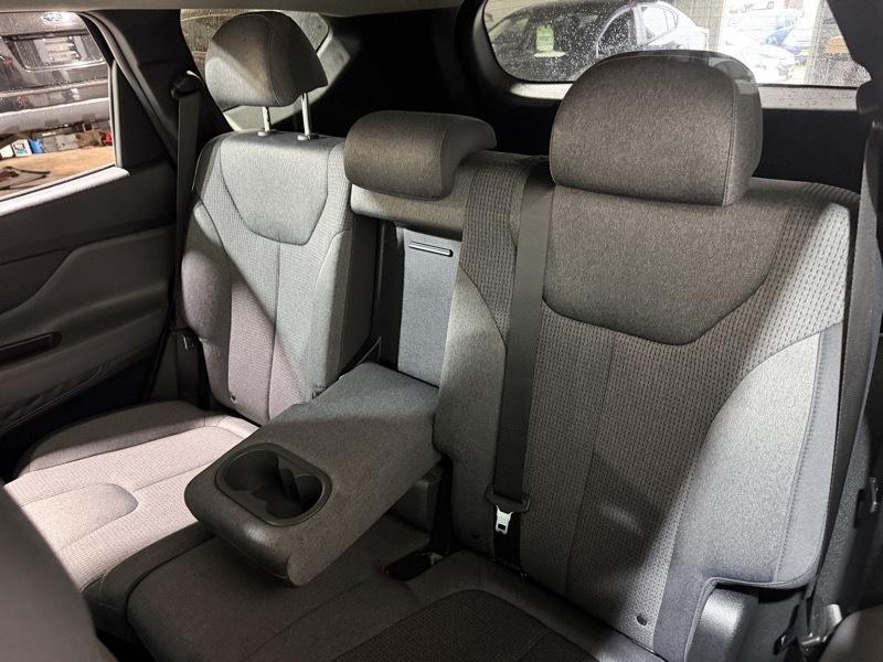 Hyundai Santa Fe SE 2023