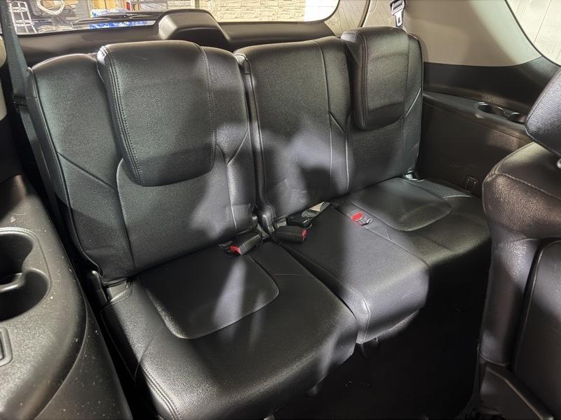 Nissan Armada Platinum AWD 2017