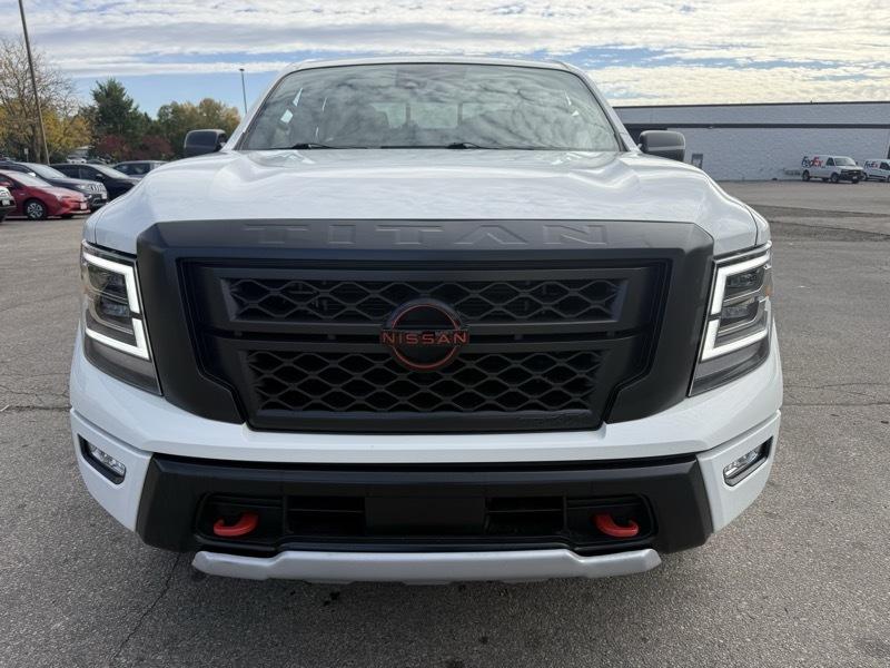 Nissan Titan Platinum Reserve Crew Cab 4WD 2024