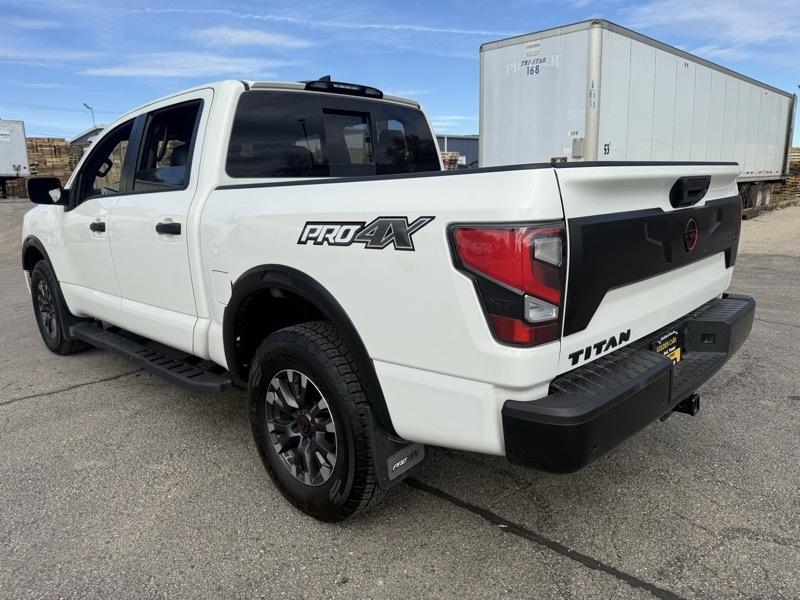 Nissan Titan Platinum Reserve Crew Cab 4WD 2024
