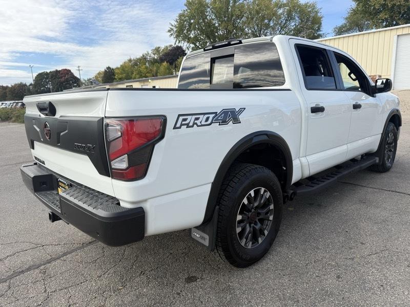 Nissan Titan Platinum Reserve Crew Cab 4WD 2024