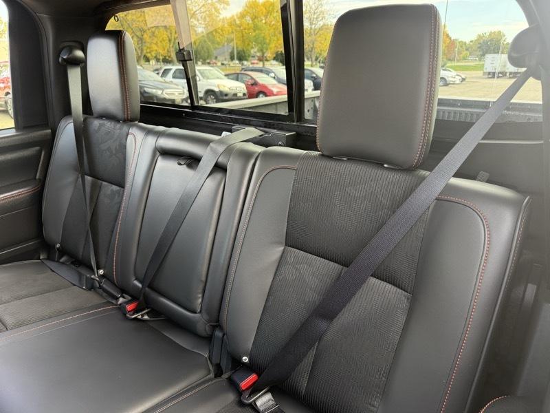 Nissan Titan Platinum Reserve Crew Cab 4WD 2024