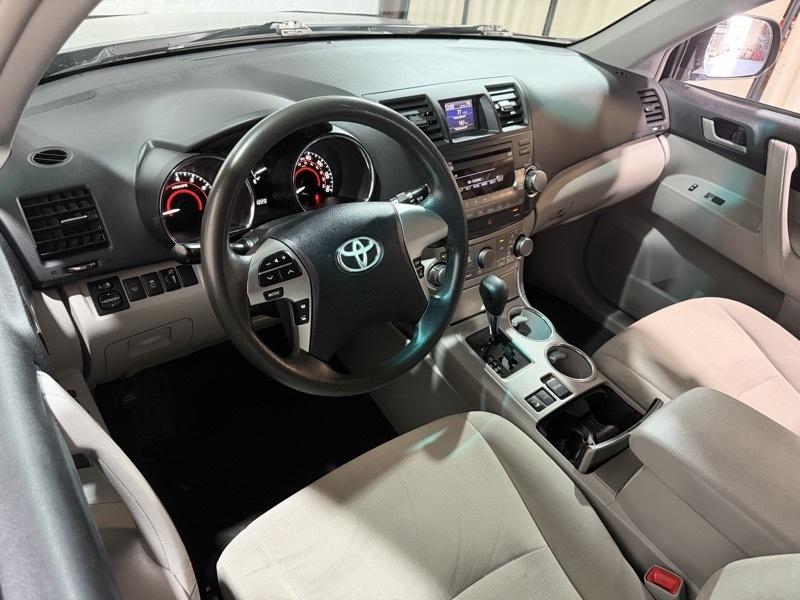 Toyota Highlander Base 2012