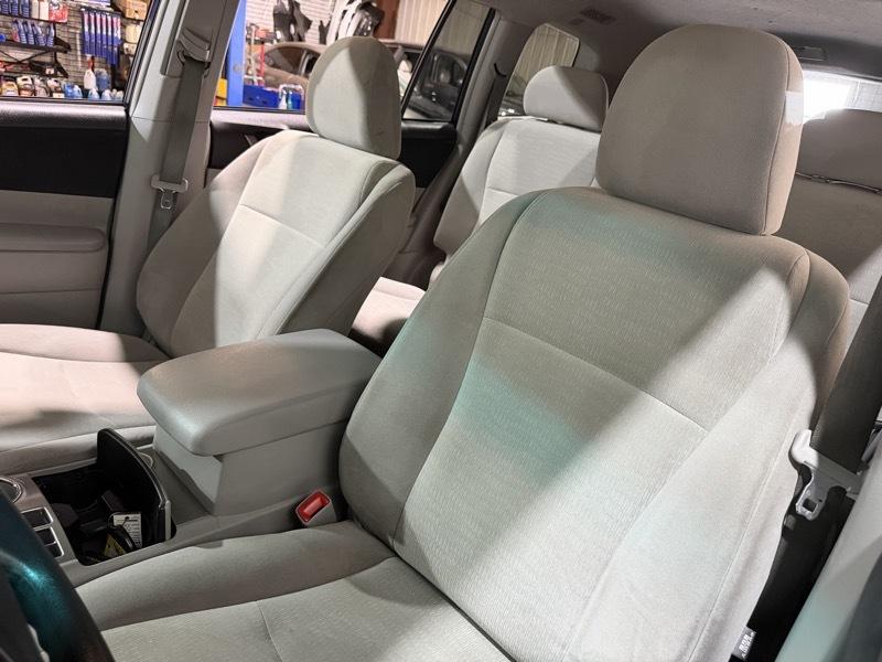 Toyota Highlander Base 2012