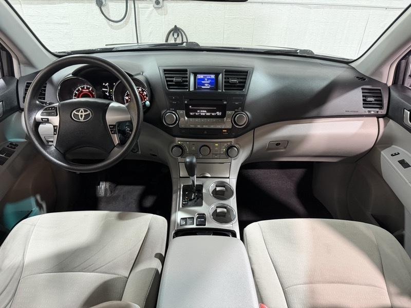 Toyota Highlander Base 2012