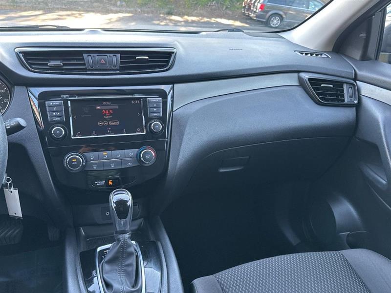 Nissan Rogue Sport S 2019