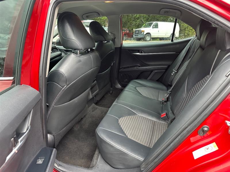 Toyota Camry SE 2019