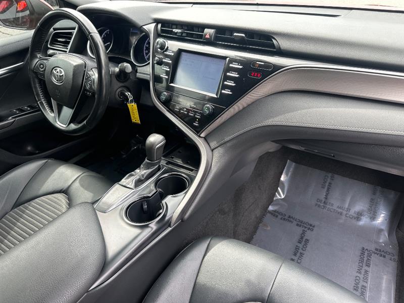 Toyota Camry SE 2019