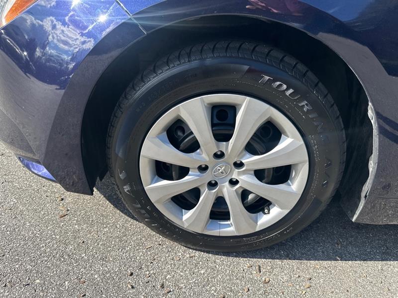 2021 Toyota Corolla LE photo 33
