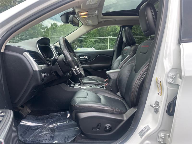 2016 Jeep Cherokee Trailhawk photo 10