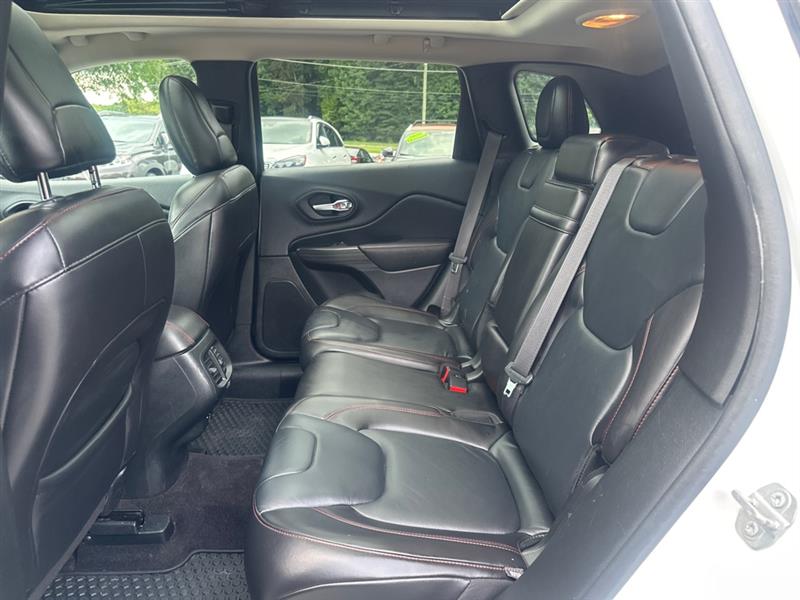 2016 Jeep Cherokee Trailhawk photo 14