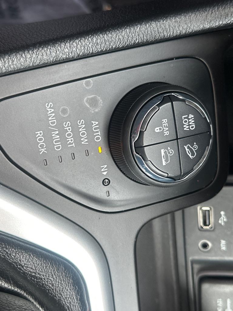 2016 Jeep Cherokee Trailhawk photo 32