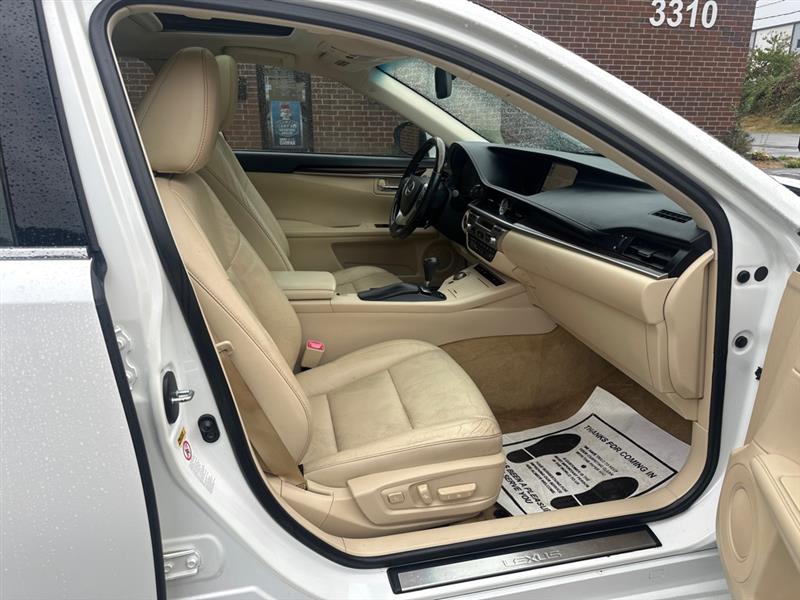2014 Lexus ES 350 photo 17