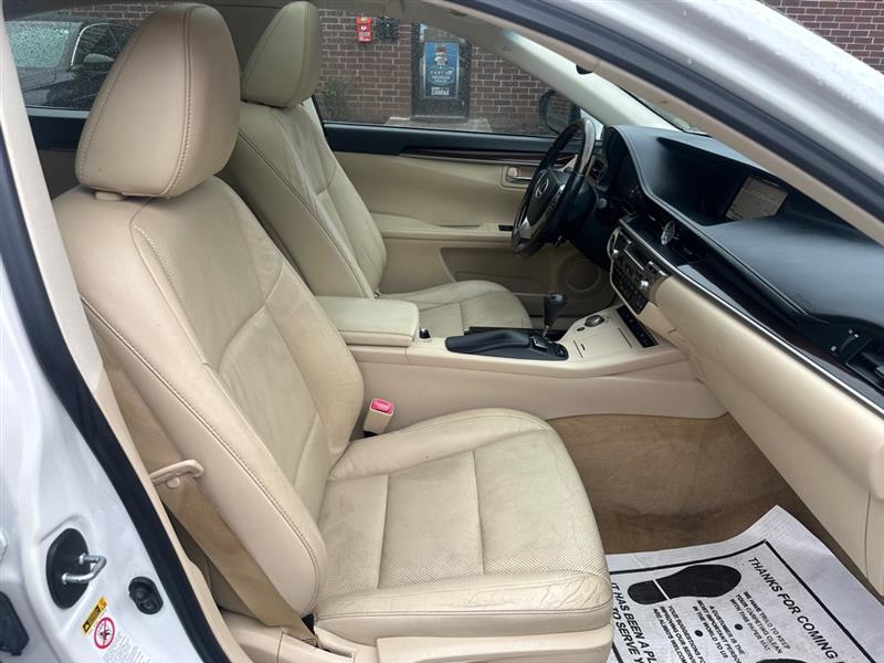 2014 Lexus ES 350 photo 18