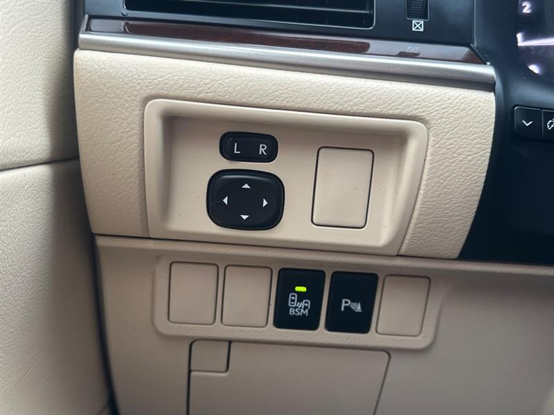 2014 Lexus ES 350 photo 24