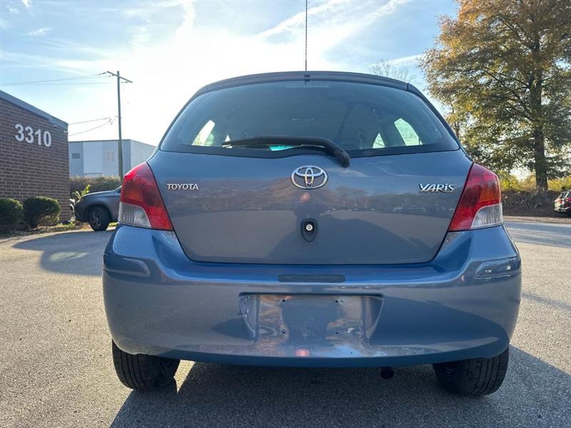 Toyota Yaris Liftback 3-Door MT 2010