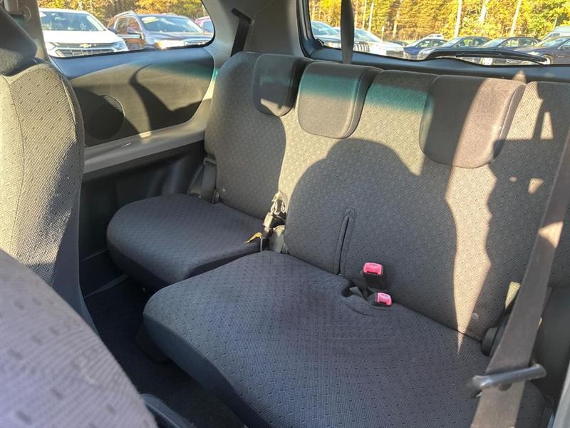 Toyota Yaris Liftback 3-Door MT 2010