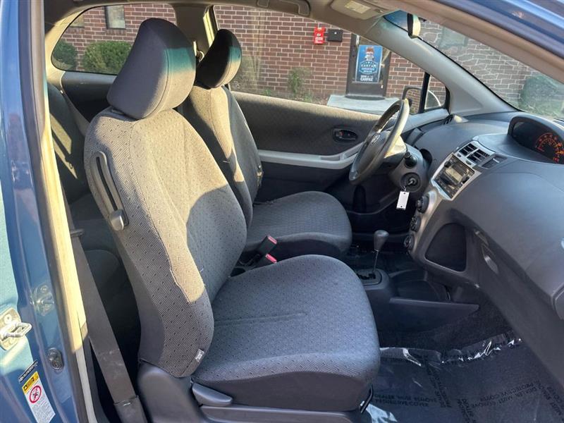 Toyota Yaris Liftback 3-Door MT 2010