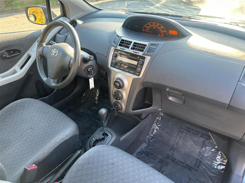 Toyota Yaris Liftback 3-Door MT 2010