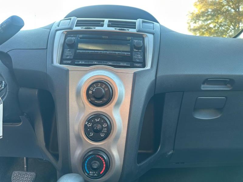 Toyota Yaris Liftback 3-Door MT 2010