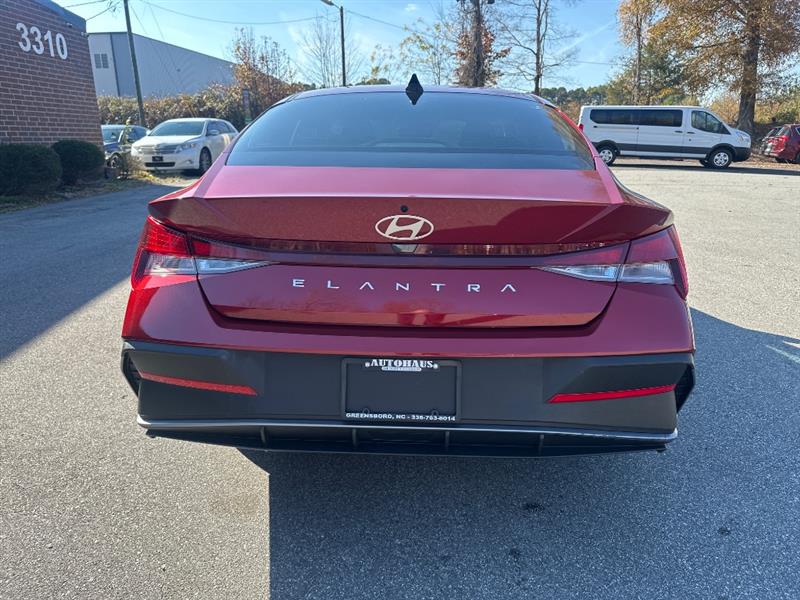 Hyundai Elantra SE 2024