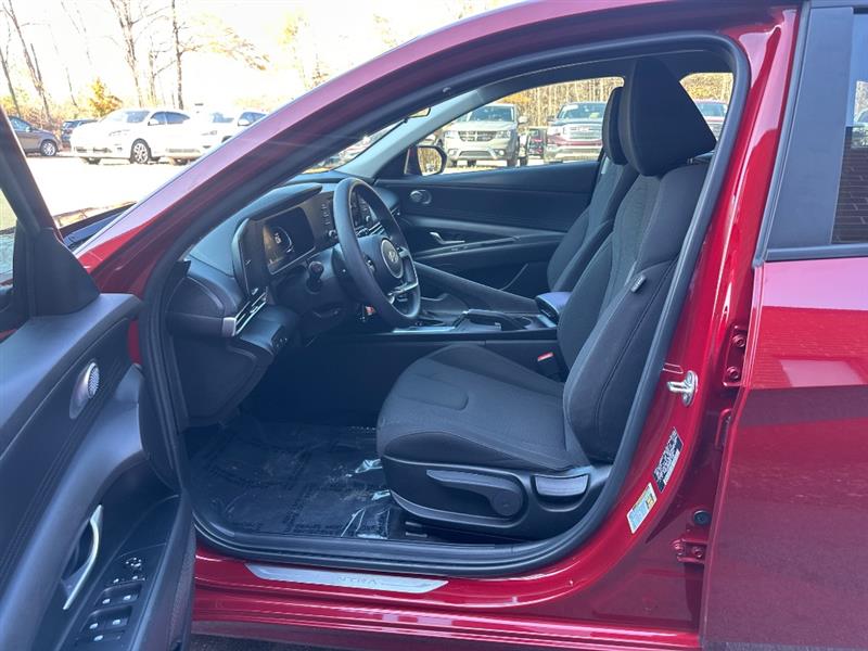 Hyundai Elantra SE 2024