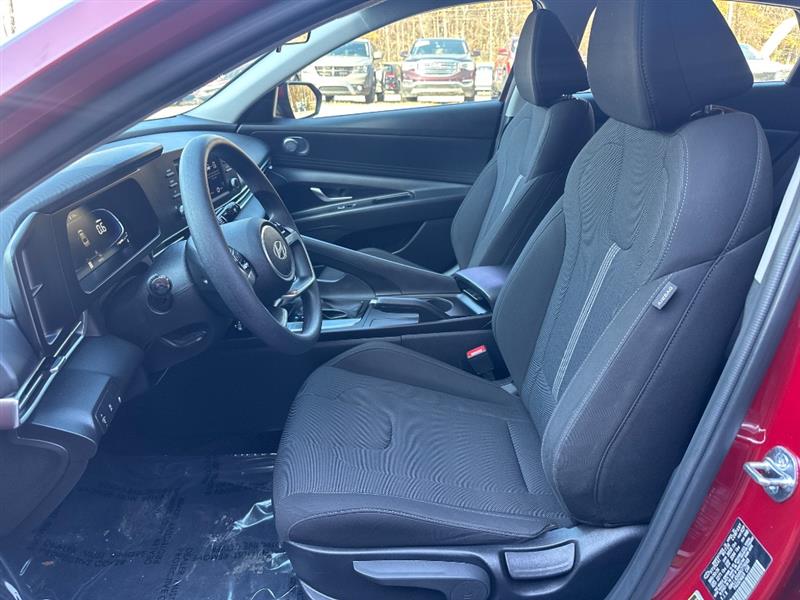 Hyundai Elantra SE 2024