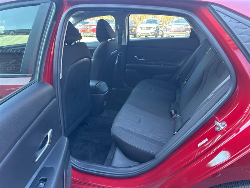 Hyundai Elantra SE 2024