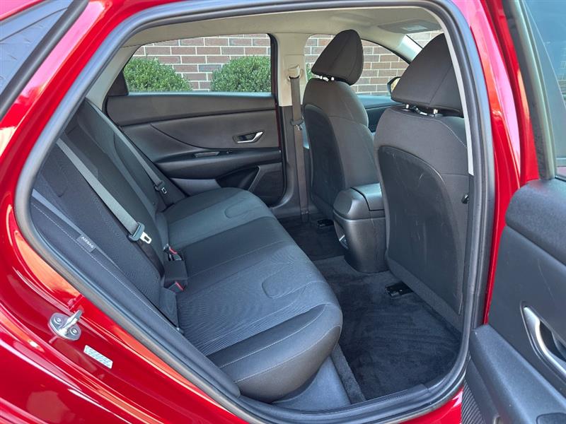 Hyundai Elantra SE 2024