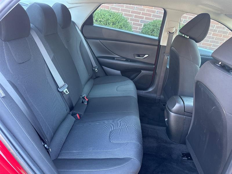 Hyundai Elantra SE 2024