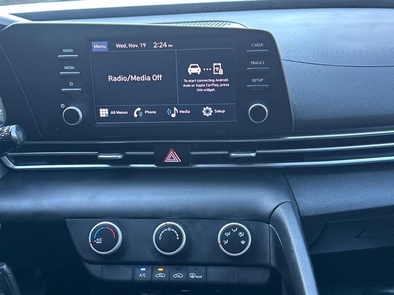 Hyundai Elantra SE 2024