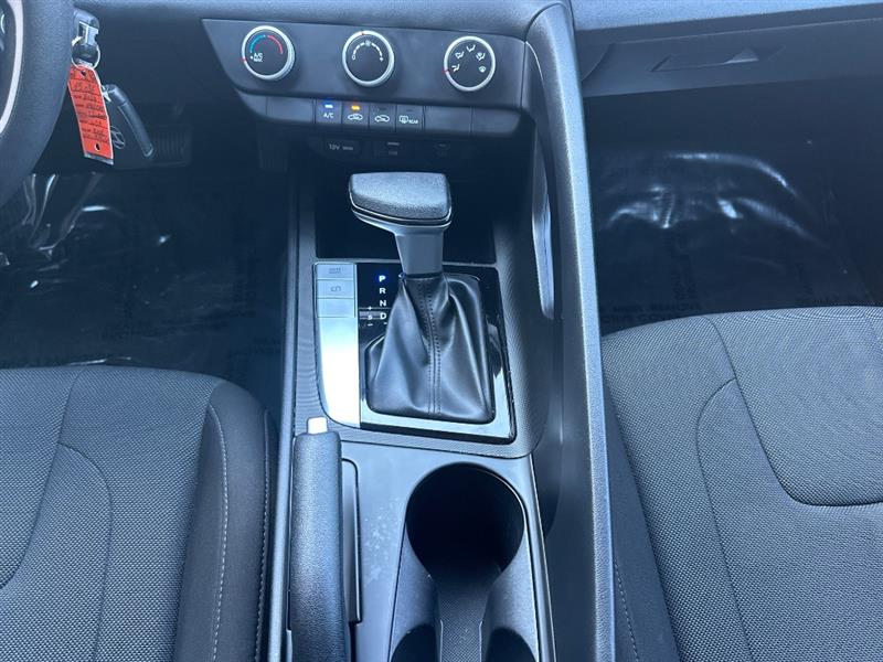 Hyundai Elantra SE 2024