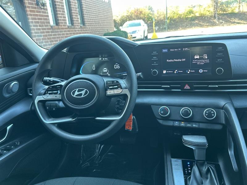 Hyundai Elantra SE 2024