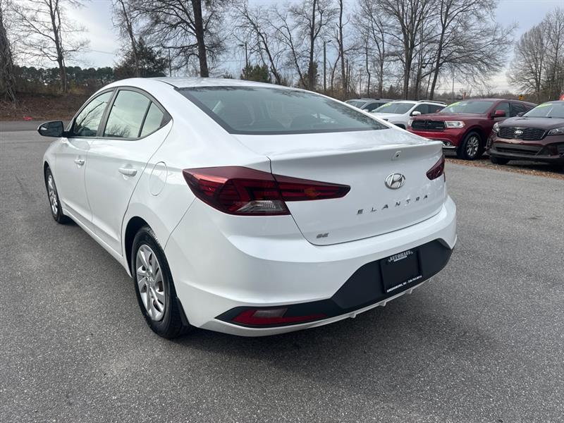 Hyundai Elantra SE 6M 2020