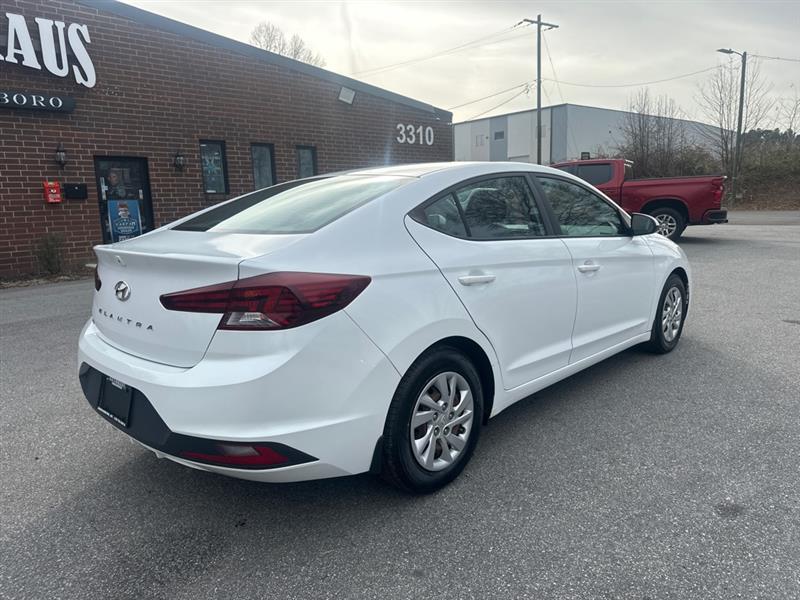 Hyundai Elantra SE 6M 2020