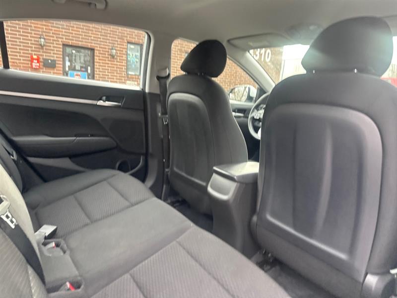 Hyundai Elantra SE 6M 2020