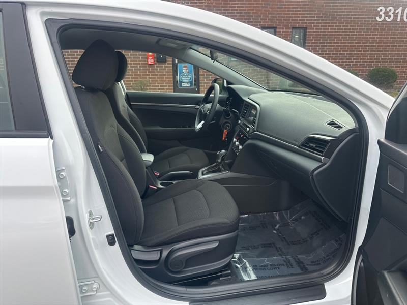 Hyundai Elantra SE 6M 2020