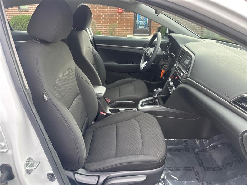 Hyundai Elantra SE 6M 2020