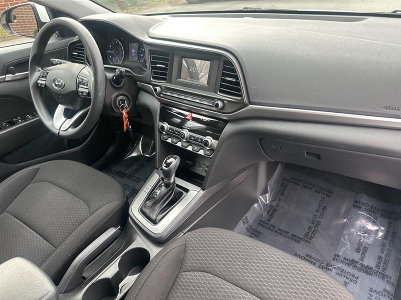 Hyundai Elantra SE 6M 2020