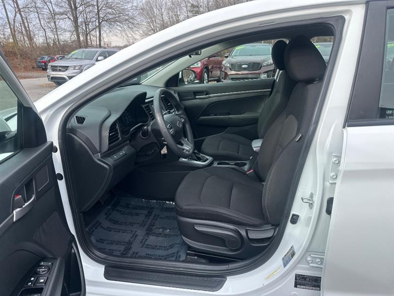 Hyundai Elantra SE 6M 2020