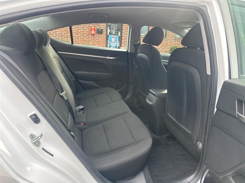 Hyundai Elantra SE 6M 2020