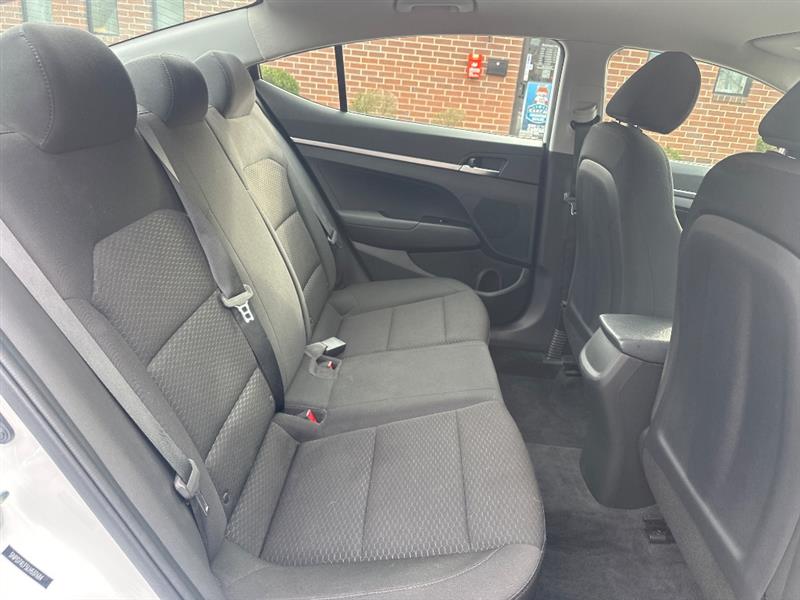 Hyundai Elantra SE 6M 2020