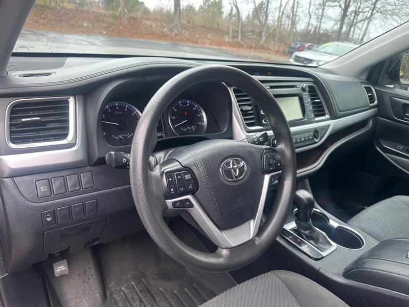 Toyota Highlander LE FWD I4 2019