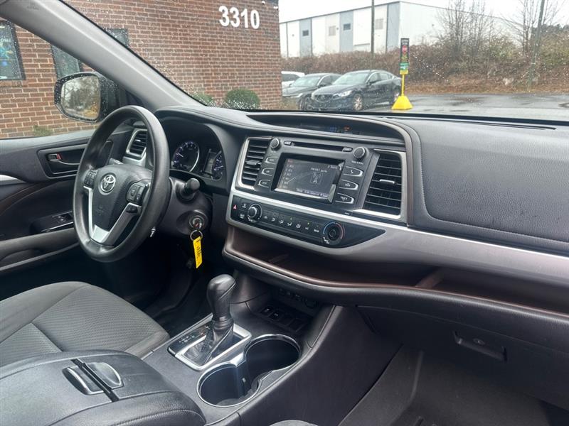 Toyota Highlander LE FWD I4 2019